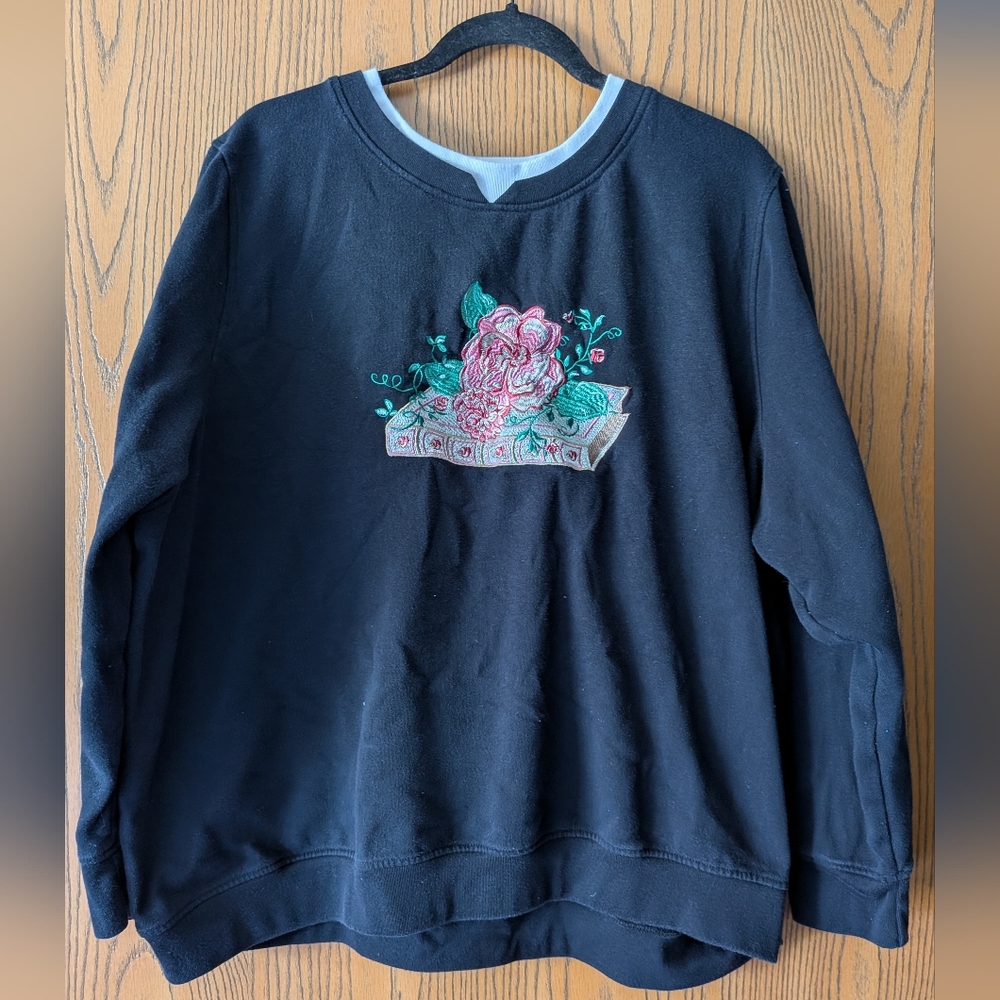Vtg Embroidered Rose&Book Black Sweatshirt | measurements included